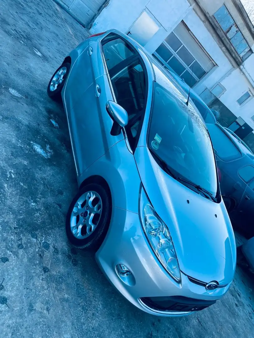 Ford Fiesta Titanium Silber - 1