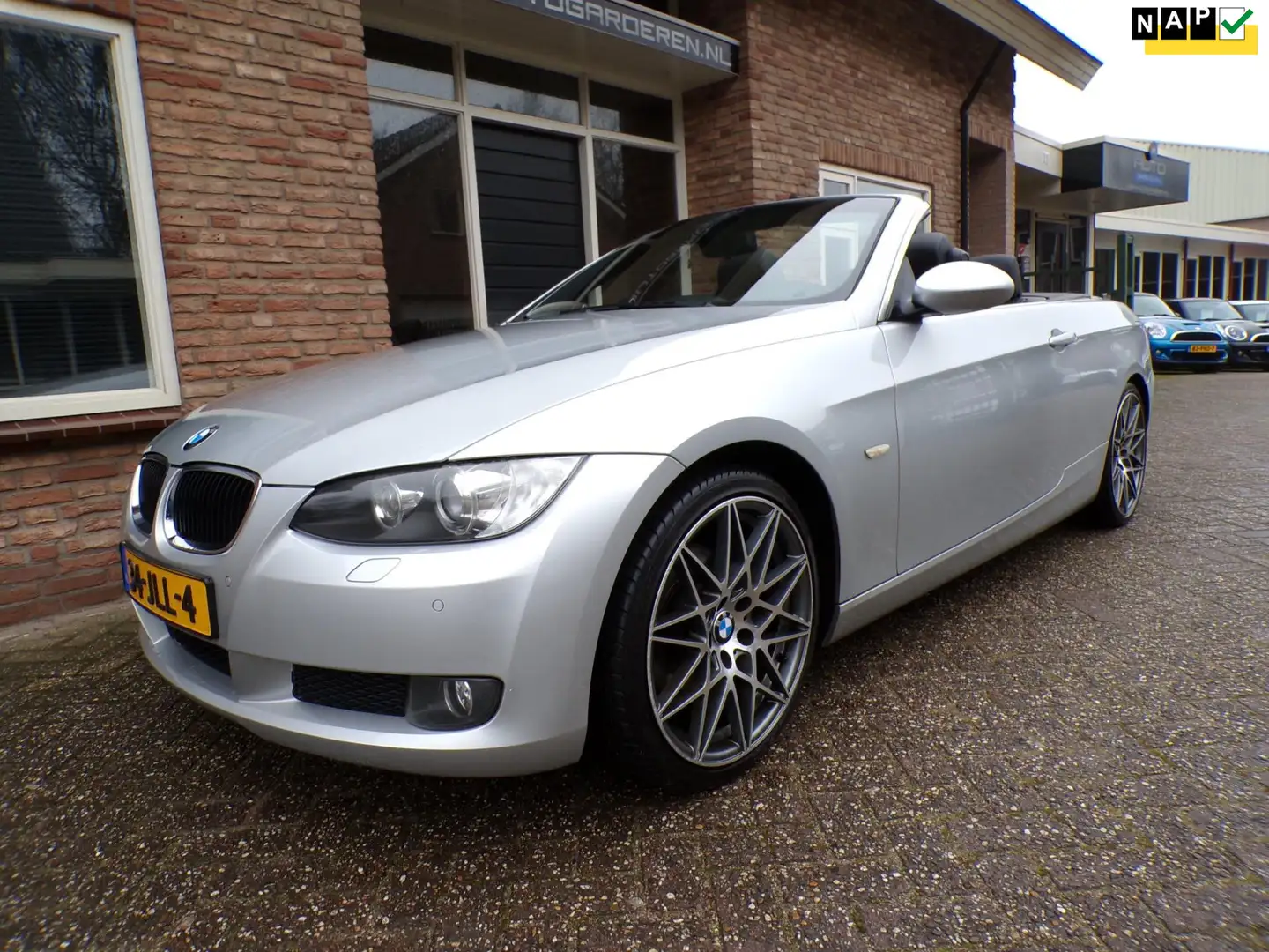 BMW 320 3-serie Cabrio 320i Executive Automaat / Leder / N Grijs - 1
