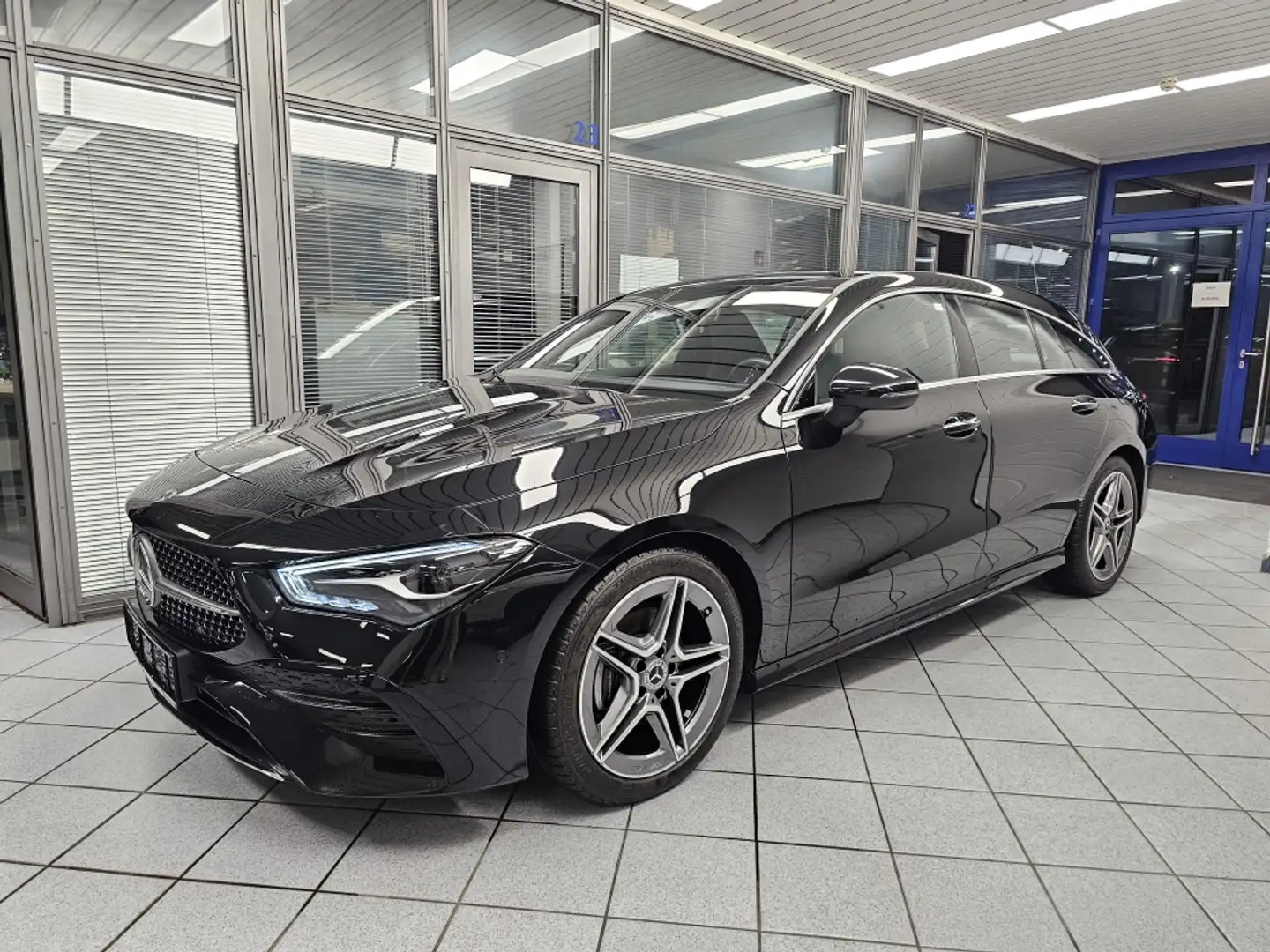 Mercedes-Benz CLA 180 AMG Advanced + Parkassi Noir - 2