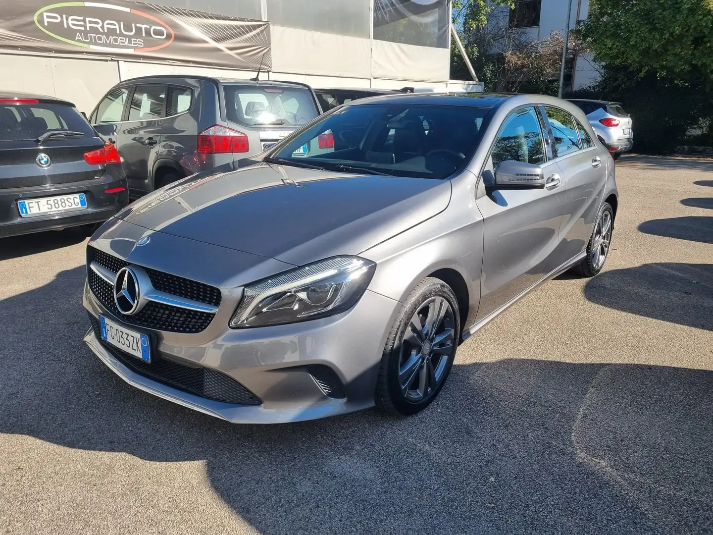 Mercedes-Benz A 180 Classe A - W176 d Premium auto my16 Grijs - 1
