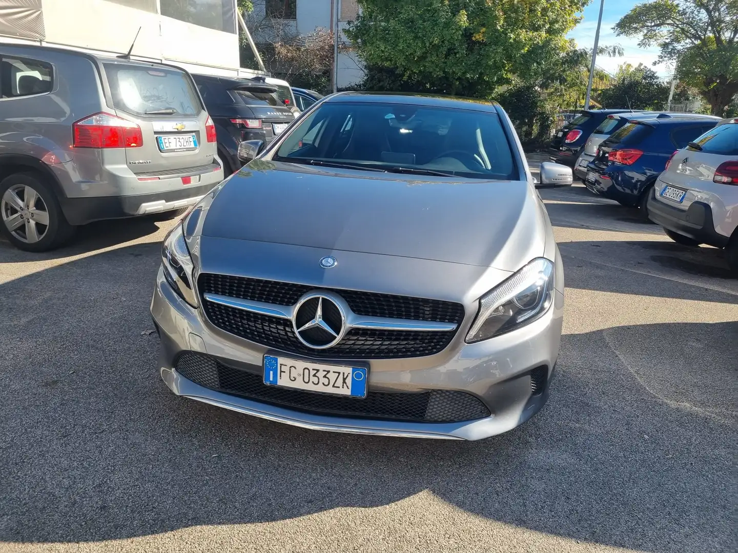 Mercedes-Benz A 180 Classe A - W176 d Premium auto my16 Grijs - 2