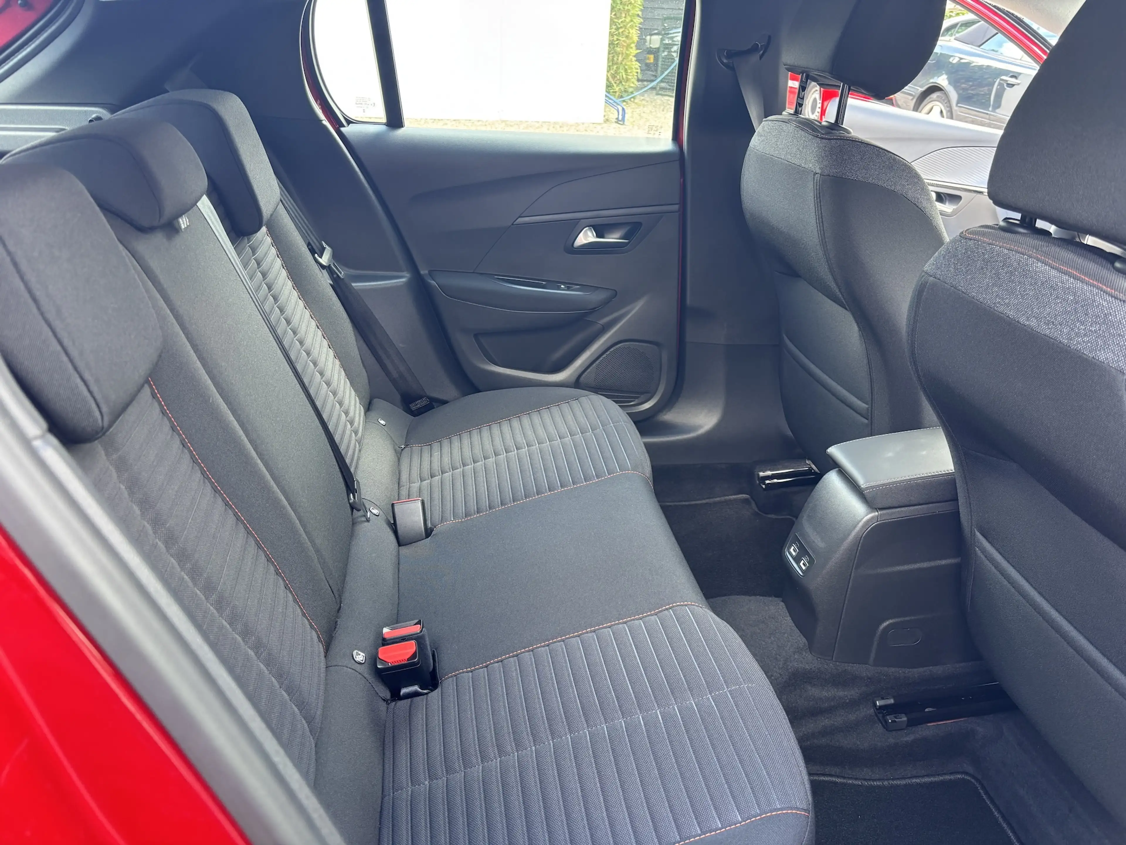 Peugeot e-208 Elektrisch EV 50kWh 136pk Active Pack — photo 10