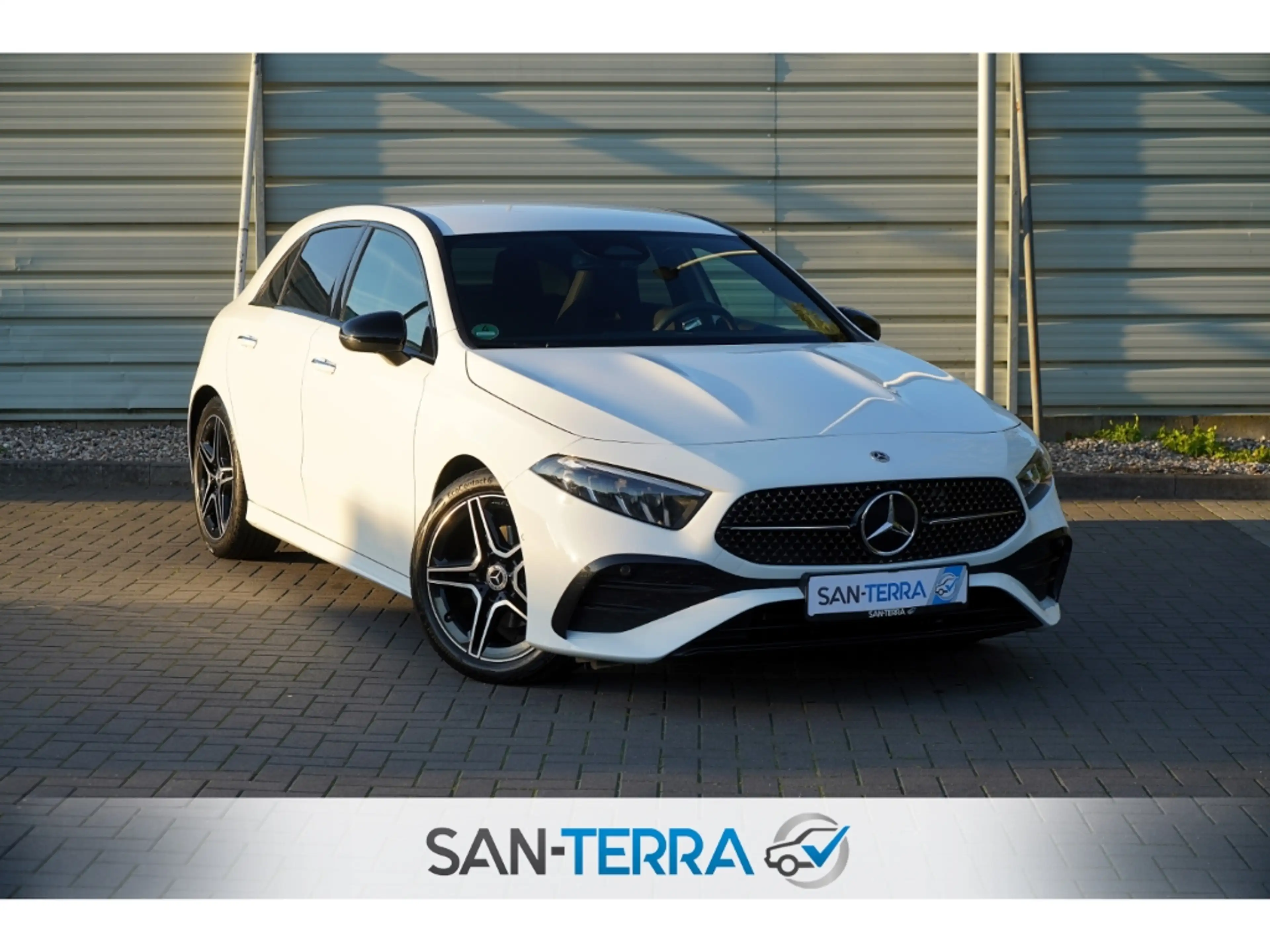 Mercedes-Benz A 180 AMG NIGHT *KAMERA*LEDER*KLIMAAUT*SHZ*MULTI-LENKRAD