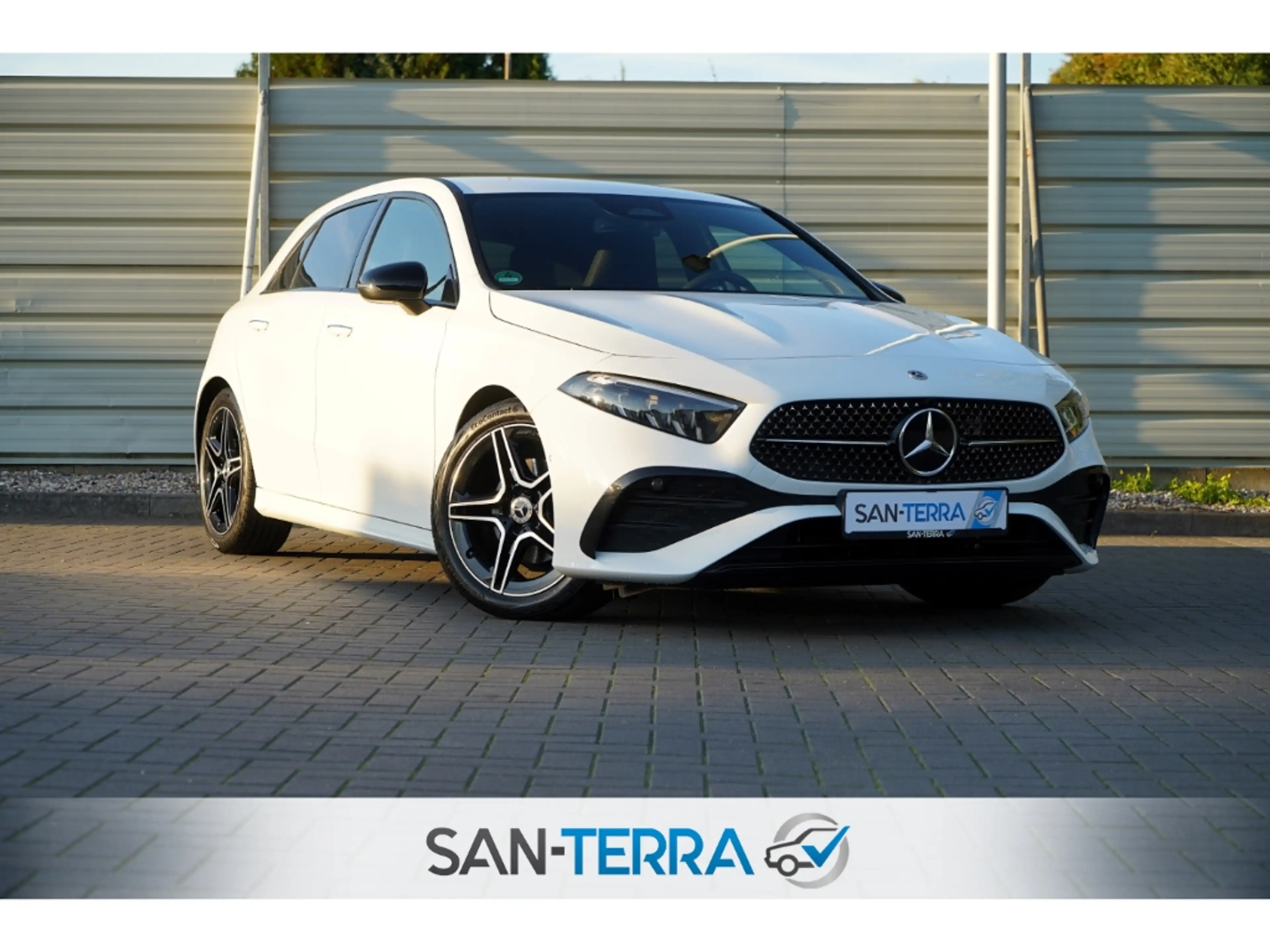 Mercedes-Benz A 180 AMG NIGHT *KAMERA*LEDER*KLIMAAUT*SHZ*MULTI-LENKRAD — photo 2