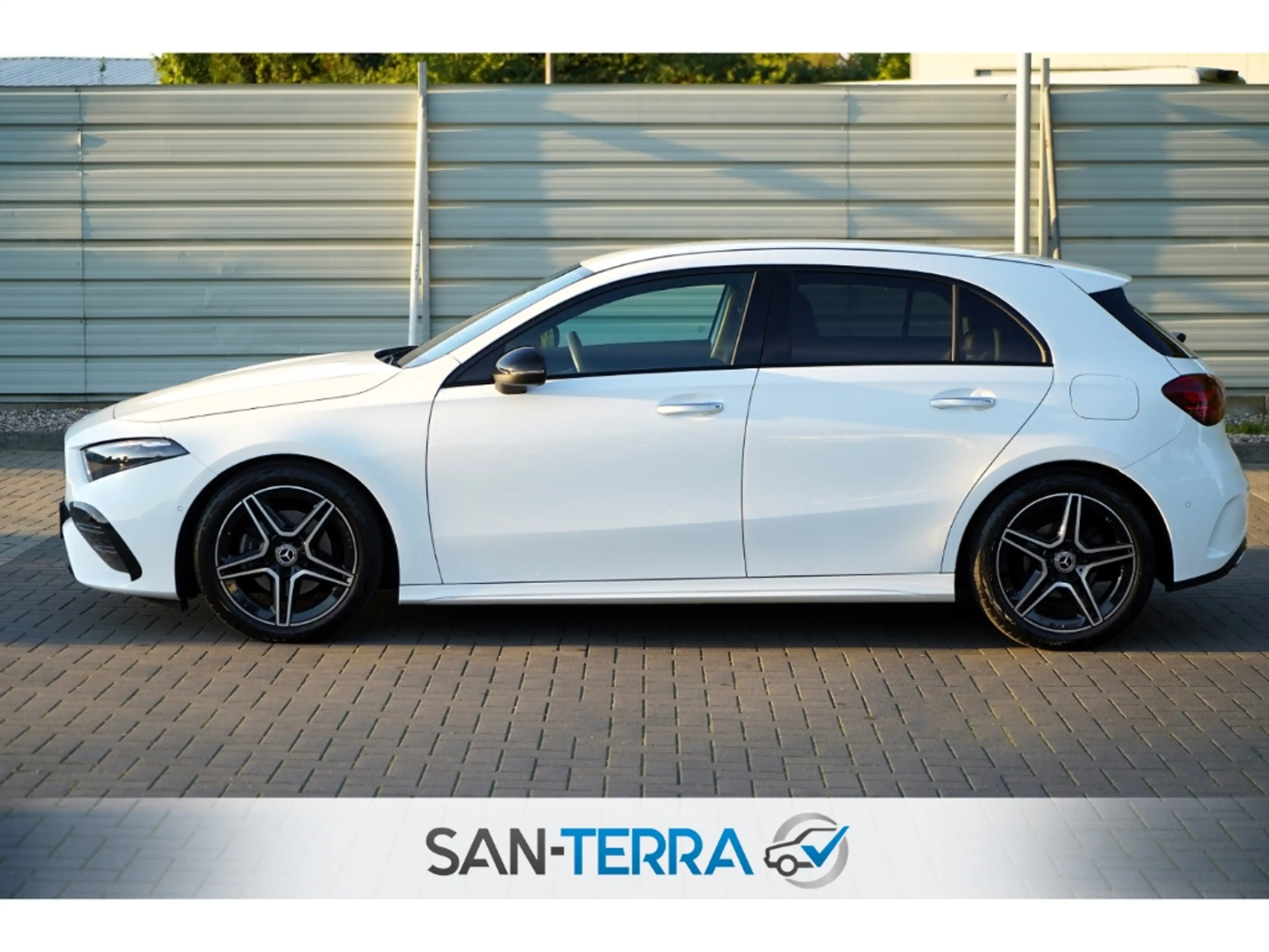 Mercedes-Benz A 180 AMG NIGHT *KAMERA*LEDER*KLIMAAUT*SHZ*MULTI-LENKRAD — photo 11