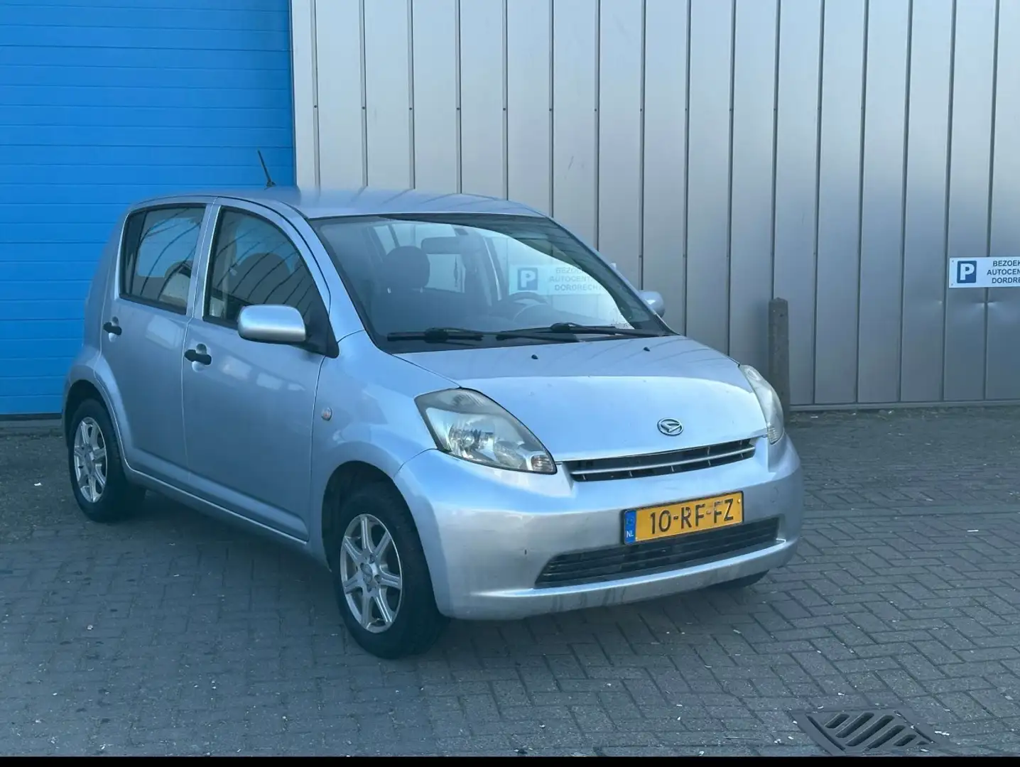 Daihatsu Sirion 1.3-16V Comfort/ Nieuwe APK Šedá - 1