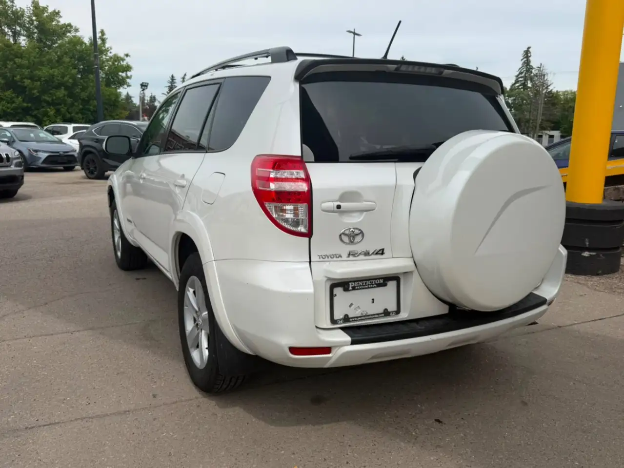 Toyota RAV 4 photo Toyota RAV 4