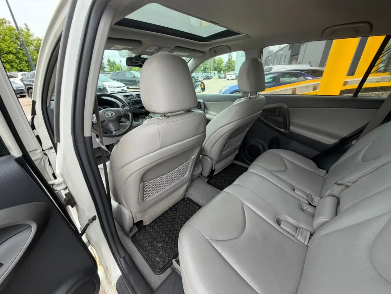 Toyota RAV 4 photo Toyota RAV 4