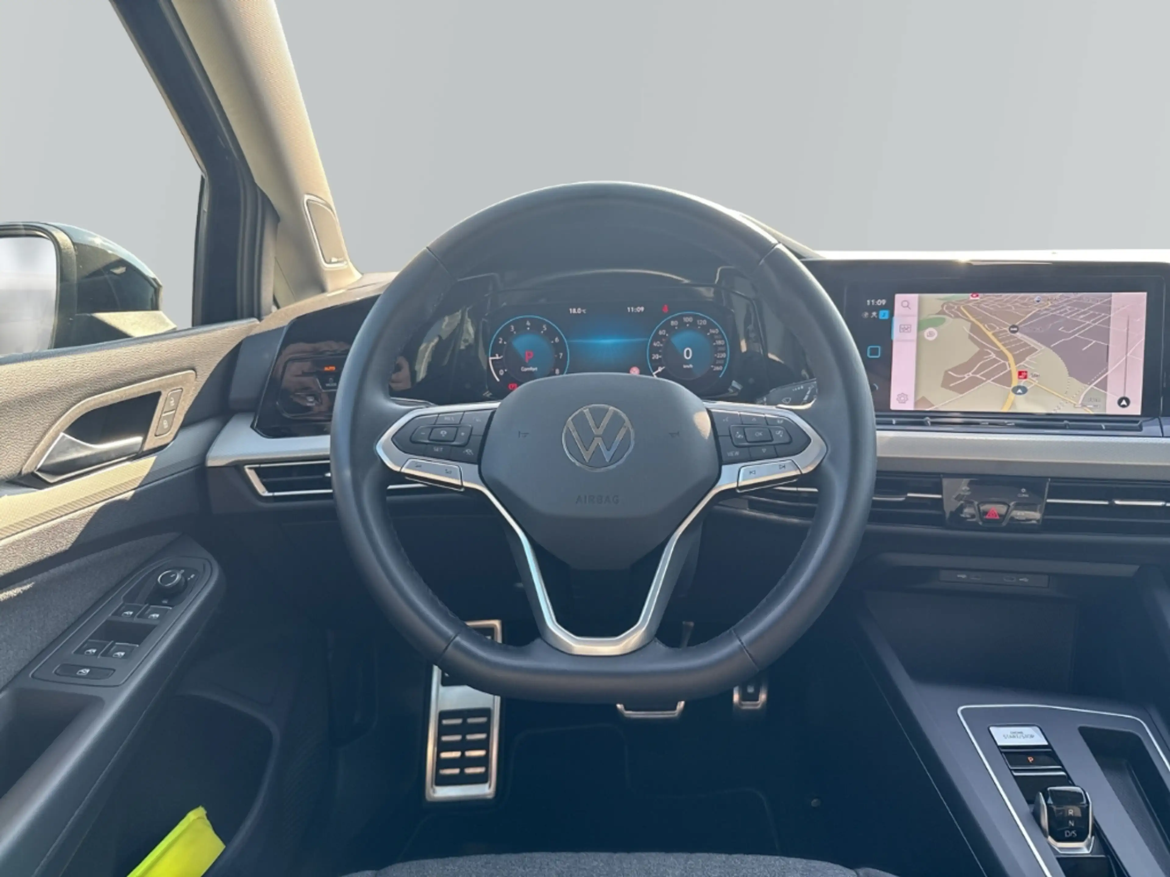 Volkswagen Golf Variant VIII Move 1.5 eTSI DSG LED Navi El. Panodach SHZ F — photo 14