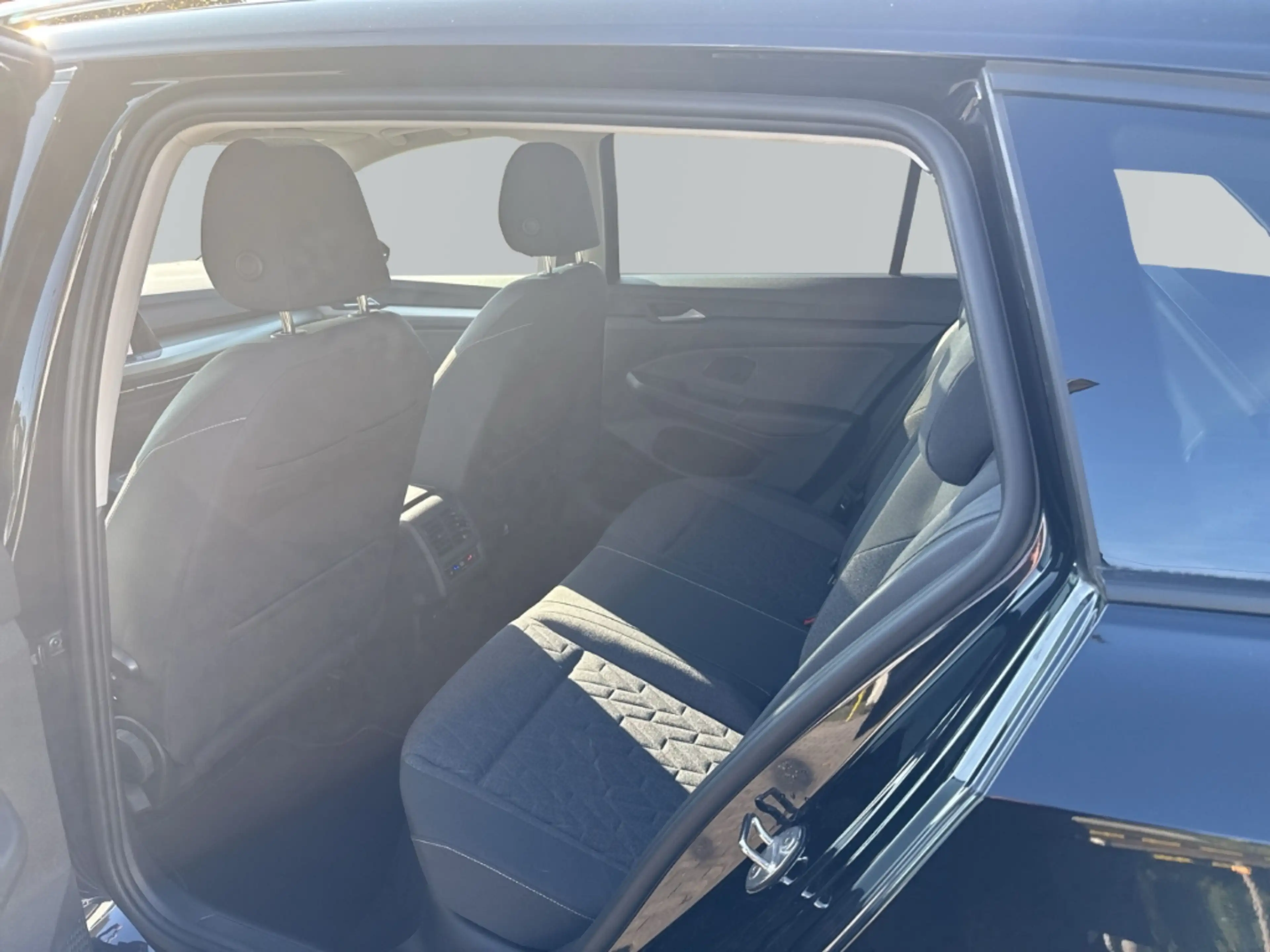 Volkswagen Golf Variant VIII Move 1.5 eTSI DSG LED Navi El. Panodach SHZ F — photo 9