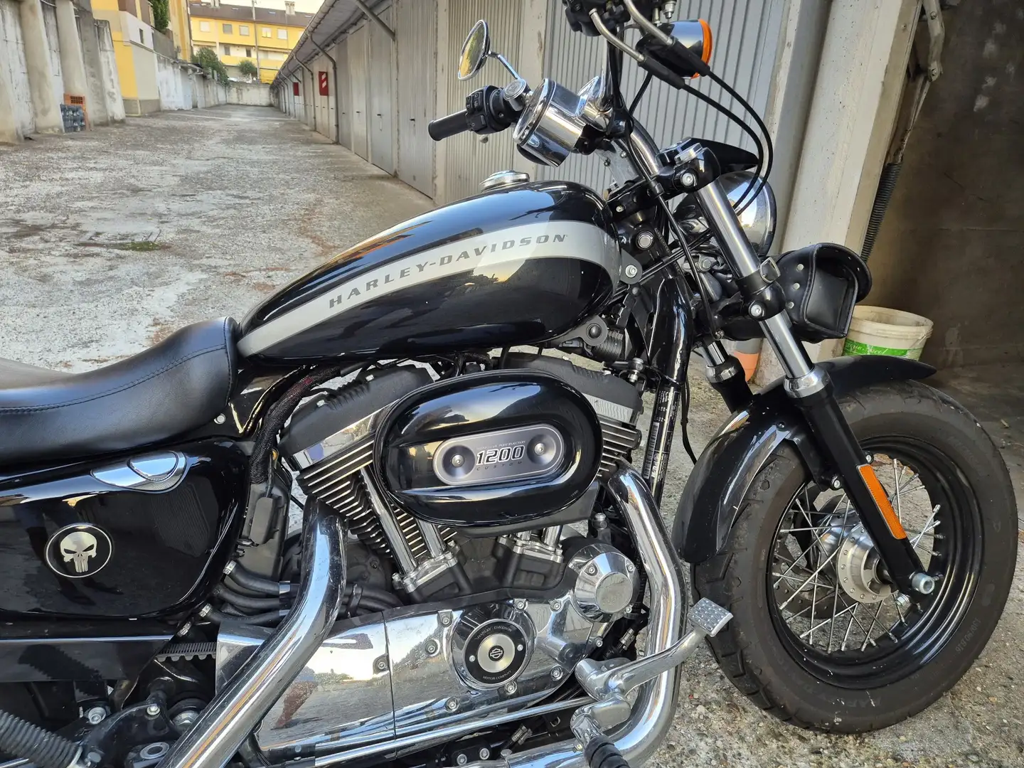Harley-Davidson 1200 Custom Grigio - 1