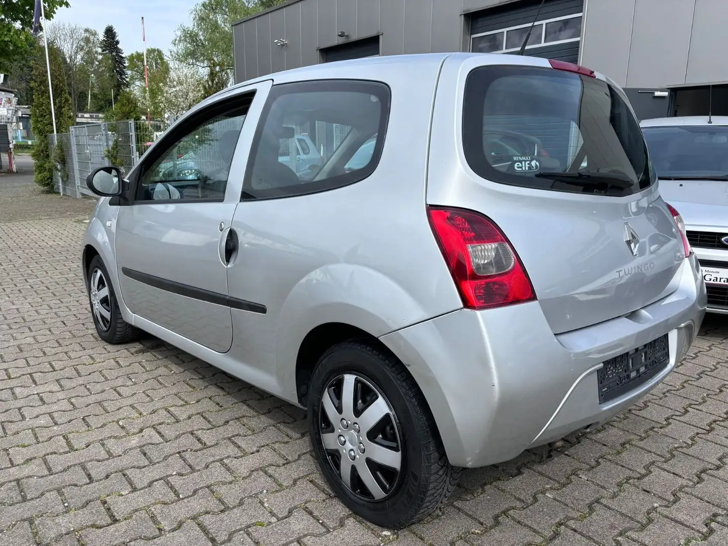 Renault Twingo Expression 1.2 56 KW KLIMA neuwertig Grau - 2