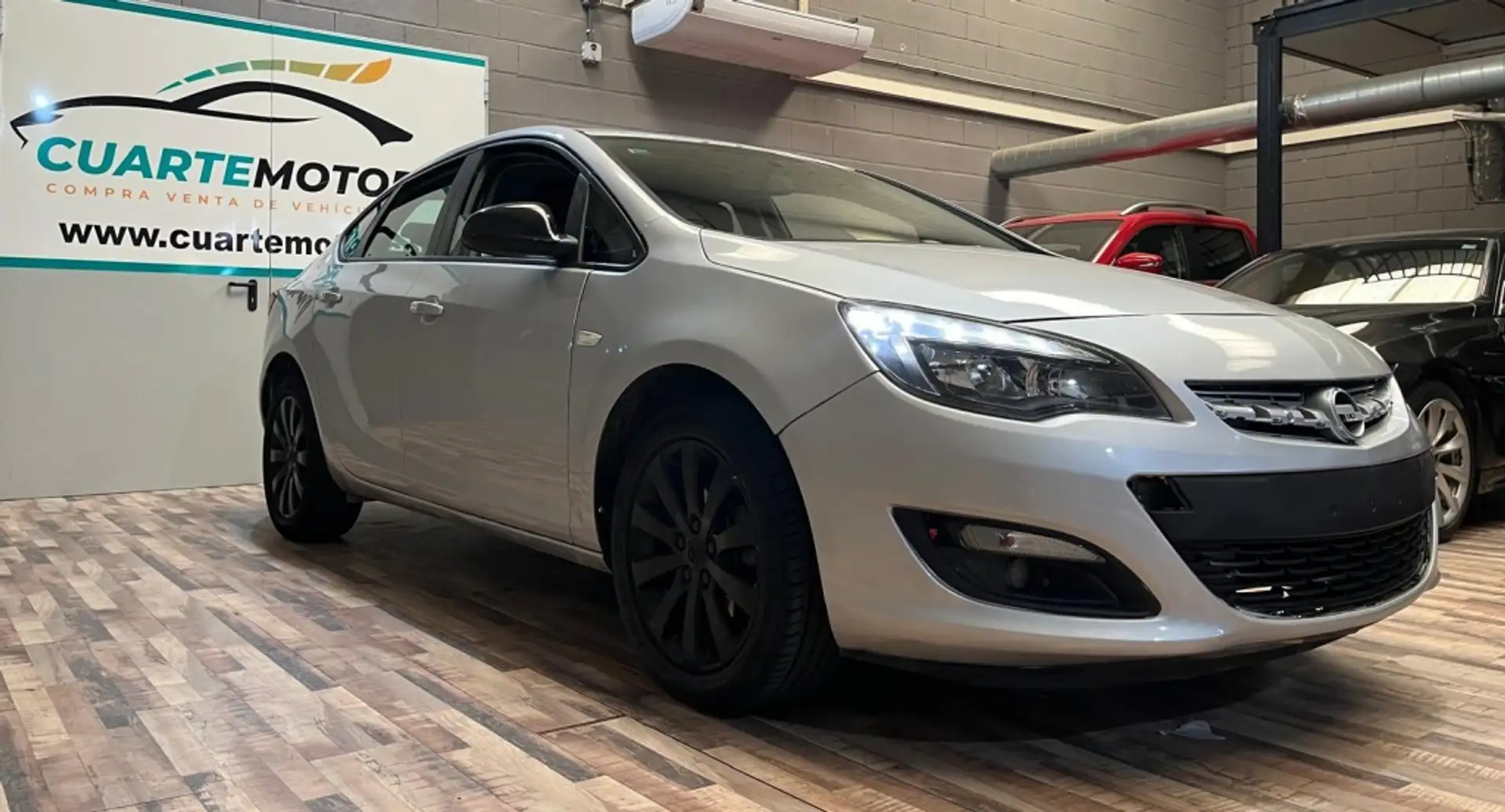 Opel Astra 1.6CDTi S/S Excellence 110 Gris - 1