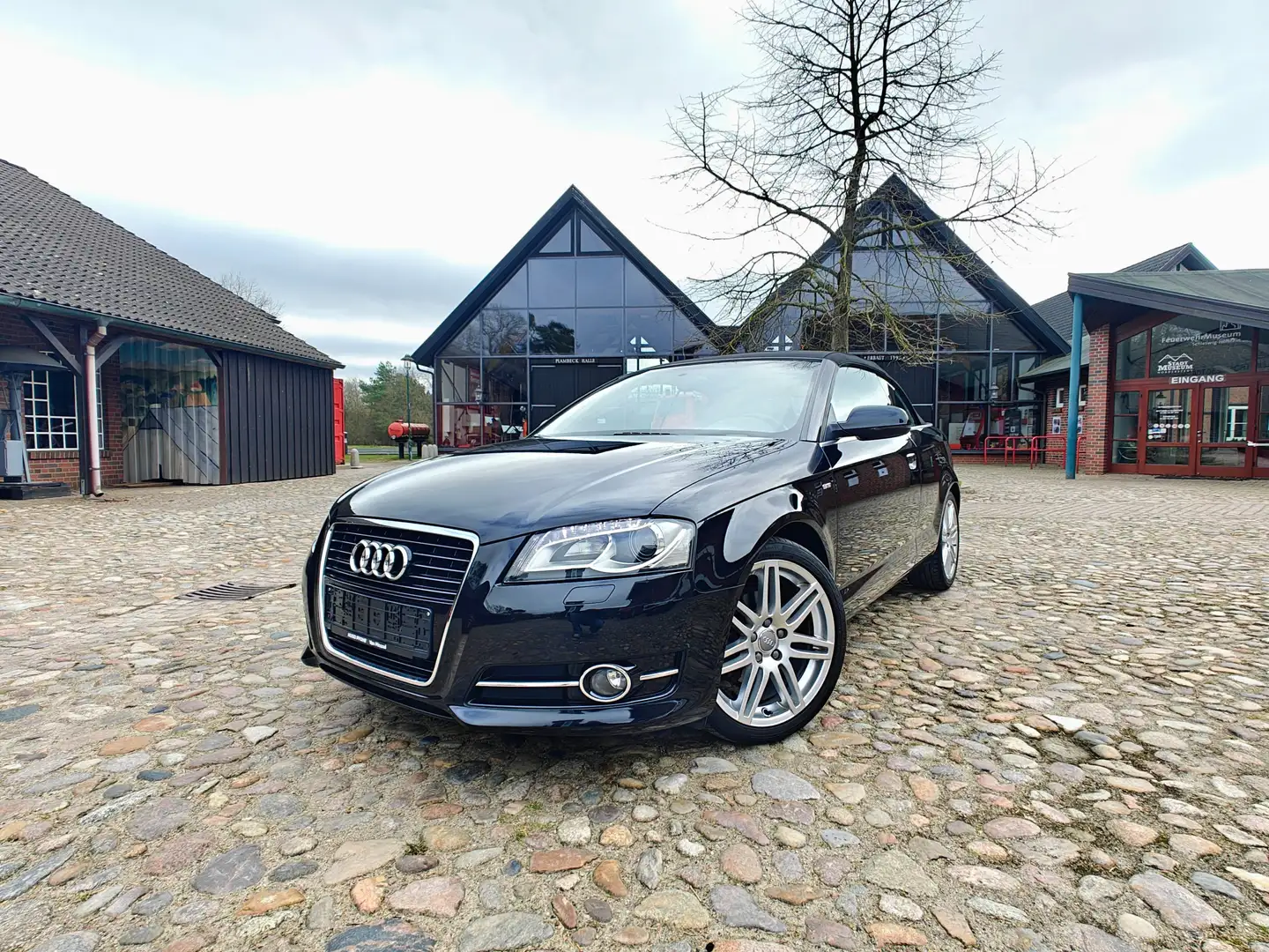 Audi A3 Cabriolet S line Sportpaket Plus 1,8 Automatik Schwarz - 1