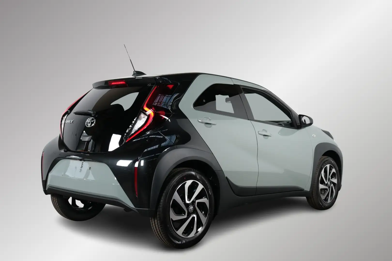 Toyota Aygo X 1.0 VVT-i MT Pulse, Apple carplay, Android auto, N Groen - 2