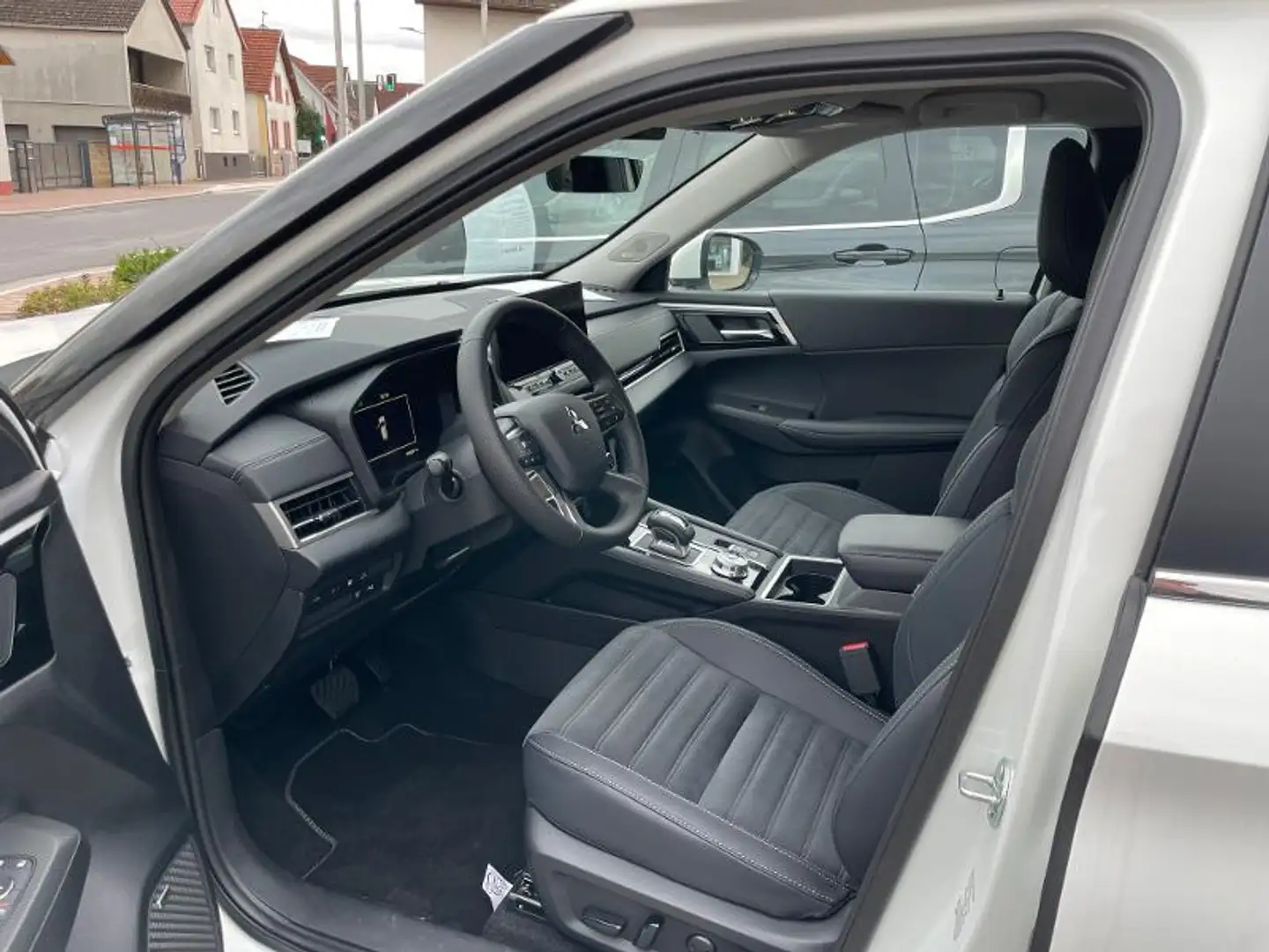 Mitsubishi Outlander 2.4L PHEV PLUS Blanc - 2