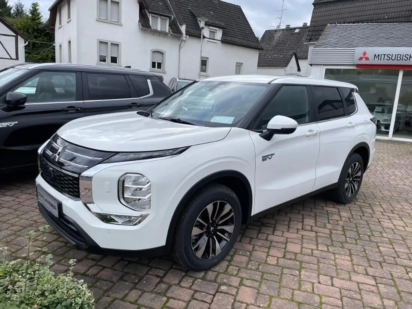 Mitsubishi Outlander 2.4L PHEV PLUS Blanc - 1