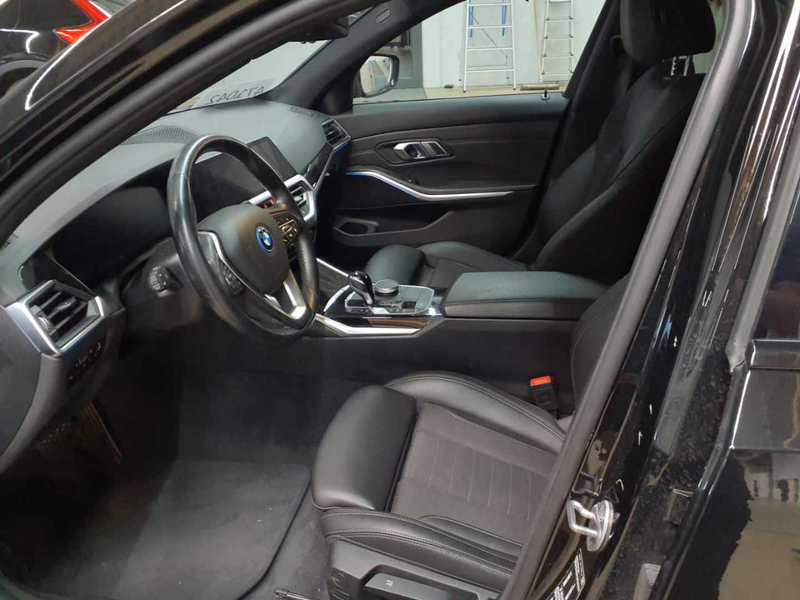 BMW 320 320e Touring Aut. Sport Line NAVI LED PDC — photo 7