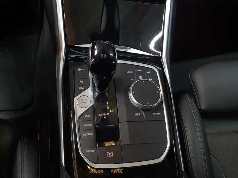 BMW 320 320e Touring Aut. Sport Line NAVI LED PDC — photo 10