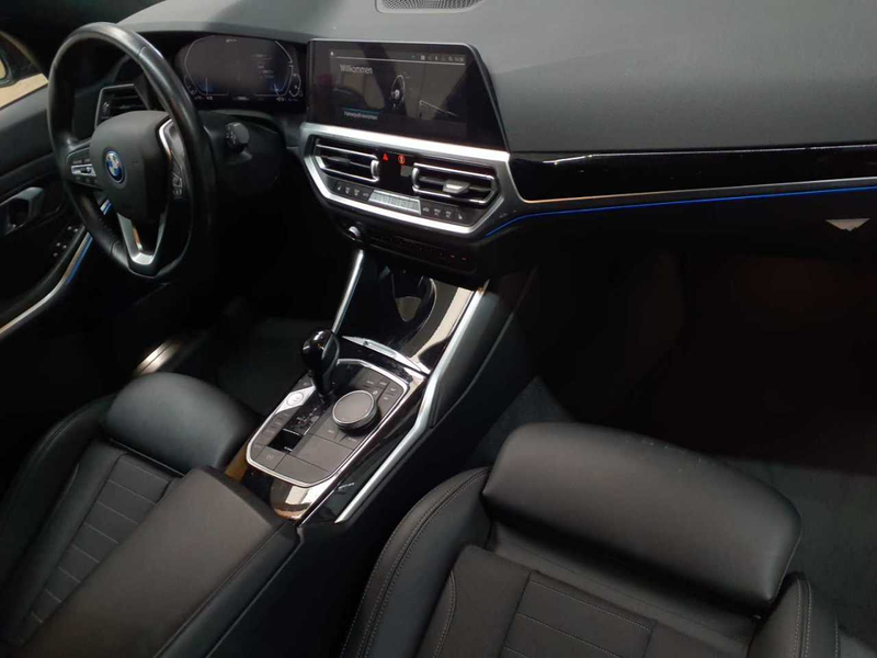 BMW 320 320e Touring Aut. Sport Line NAVI LED PDC — photo 9