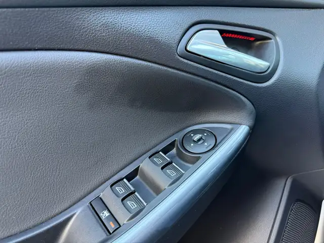 Ford Focus view 15