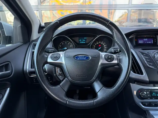 Ford Focus view 17