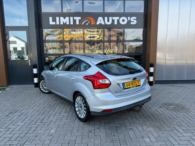 Ford Focus view 3