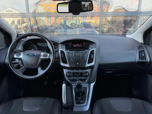 Ford Focus view 18