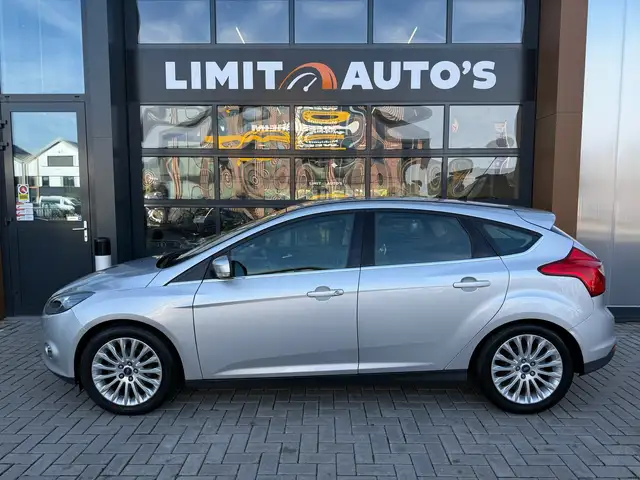 Ford Focus view 2