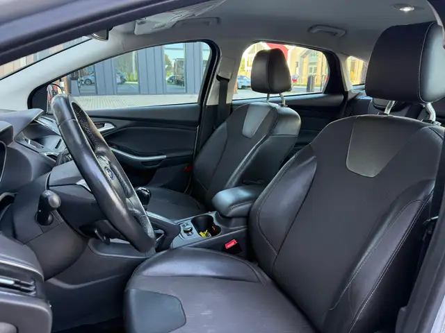 Ford Focus view 16