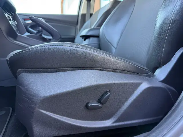Ford Focus view 9