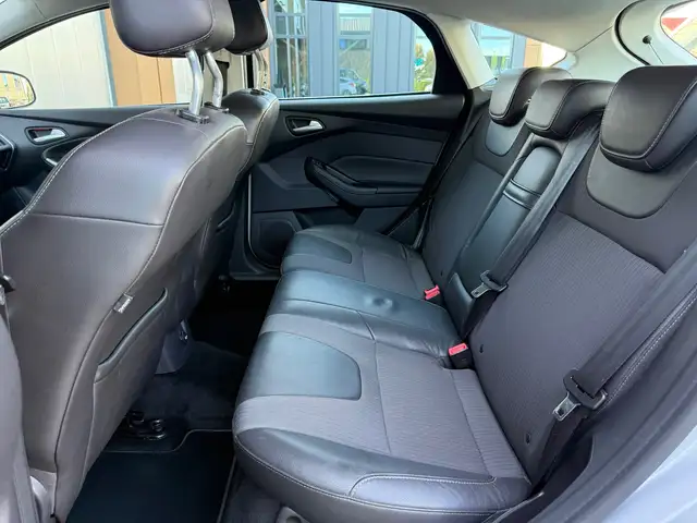Ford Focus view 19