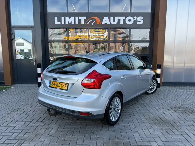 Ford Focus view 6
