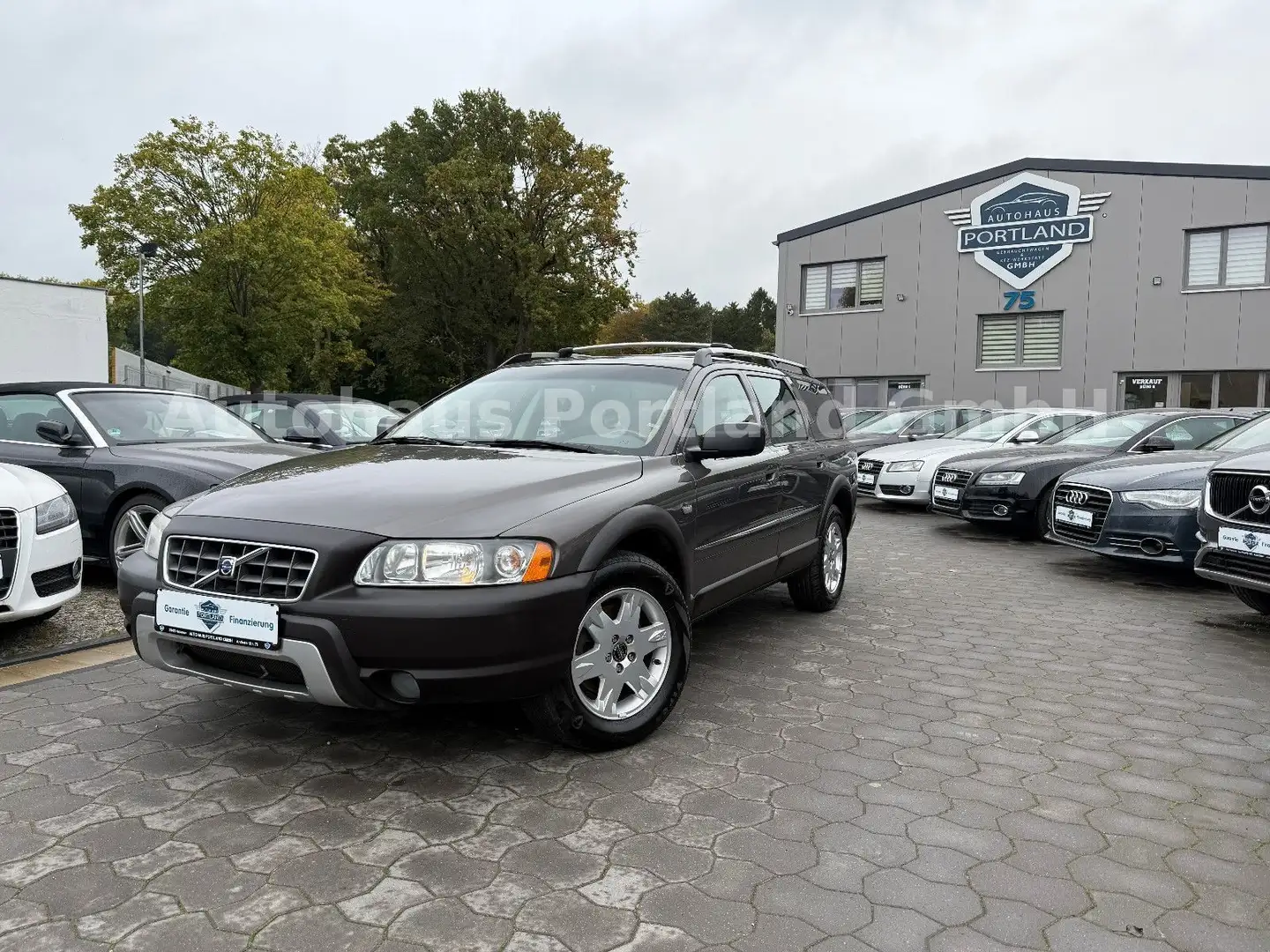 Volvo XC70 2.4 D5 AWD Kinetic/1.Hand/155TKM/TOP Brun - 1