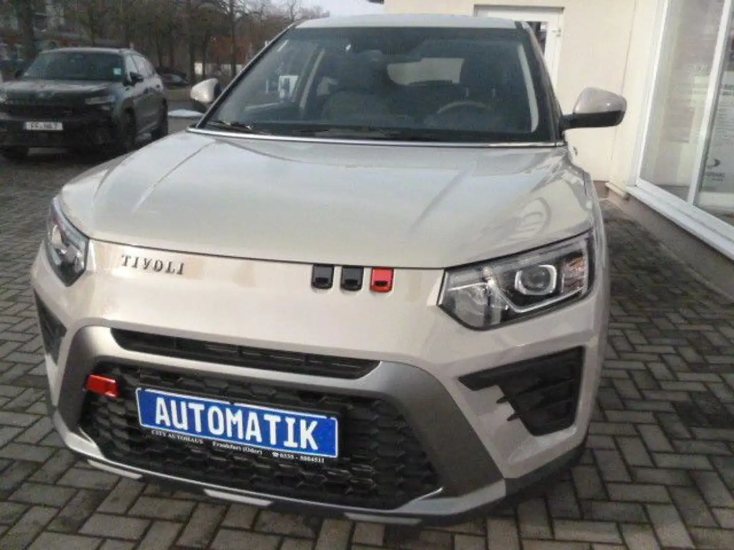 KGM Tivoli 1,5 AUTOMATIC Essential Plus METALLIC/AC Beige - 2