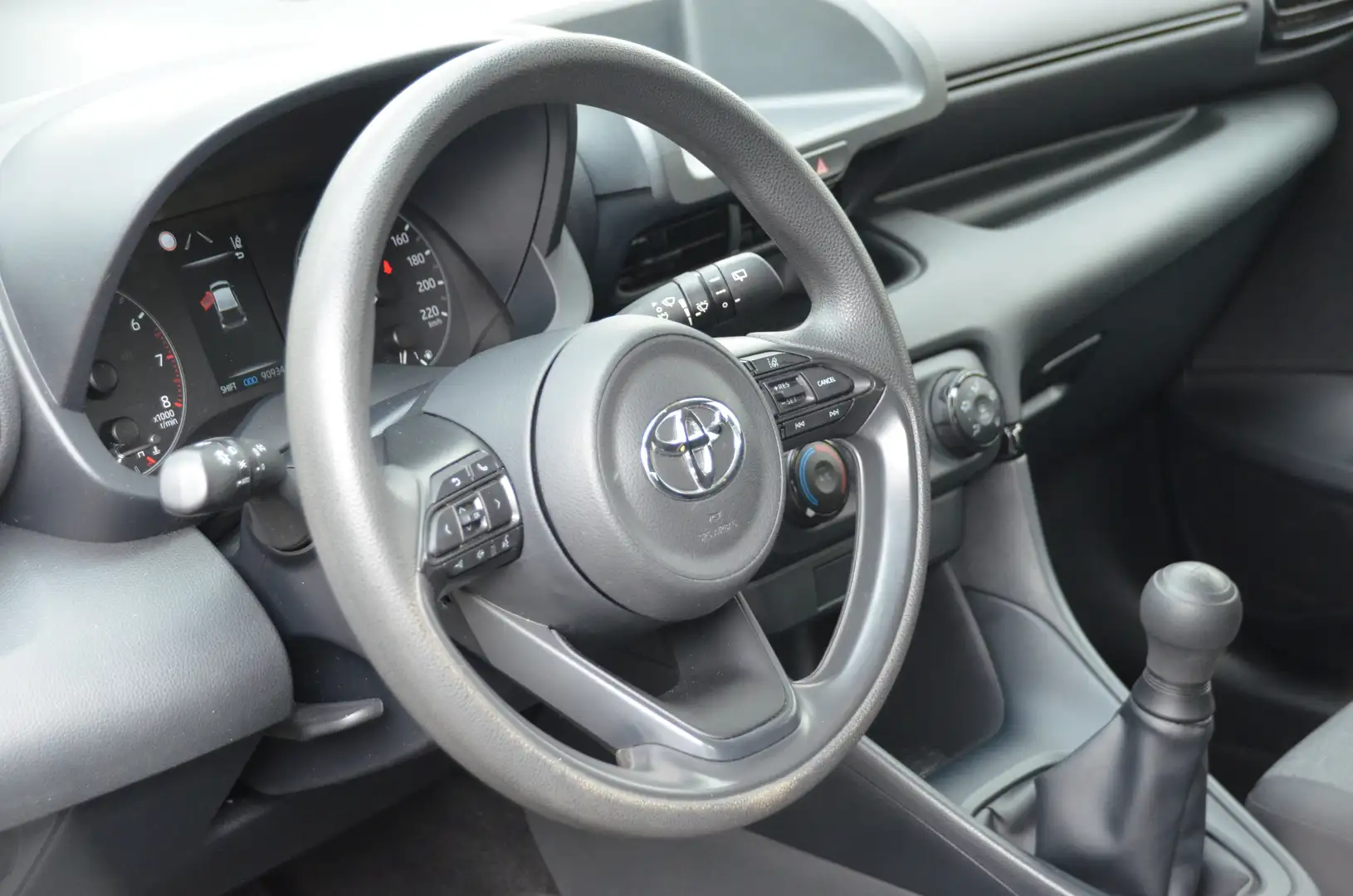 Toyota Yaris Basis/ Klima / Tempomat / Spurhalteassist Schwarz - 2
