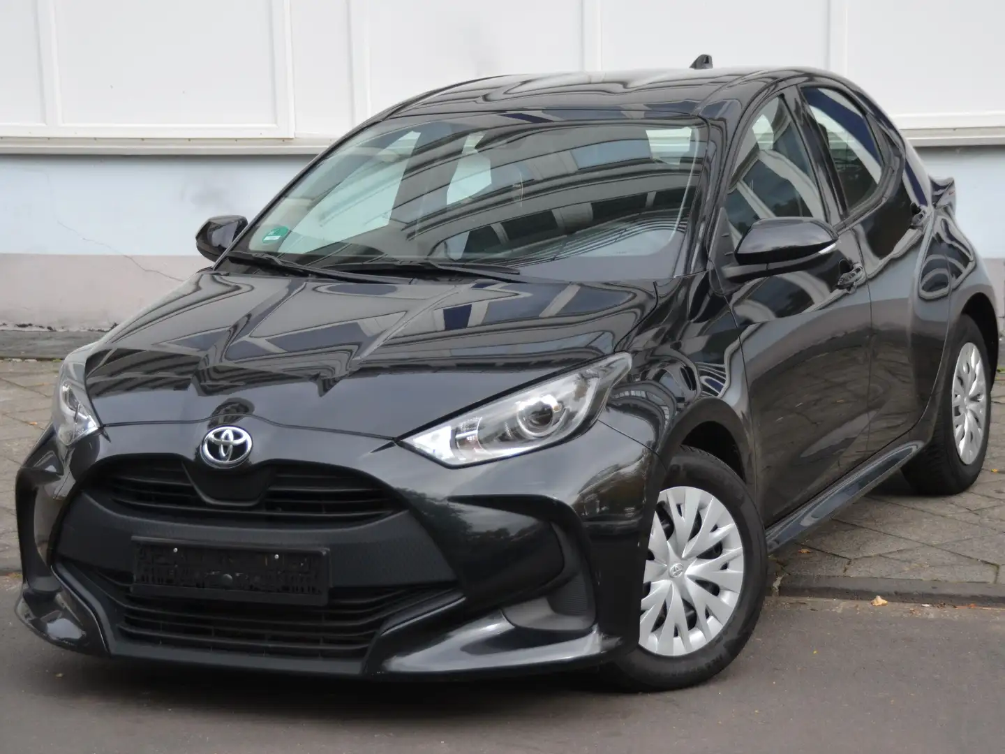 Toyota Yaris Basis/ Klima / Tempomat / Spurhalteassist Schwarz - 1