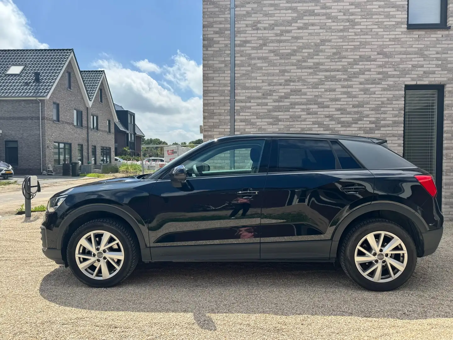 Audi Q2 1.4 TFSI COD Zwart - 2