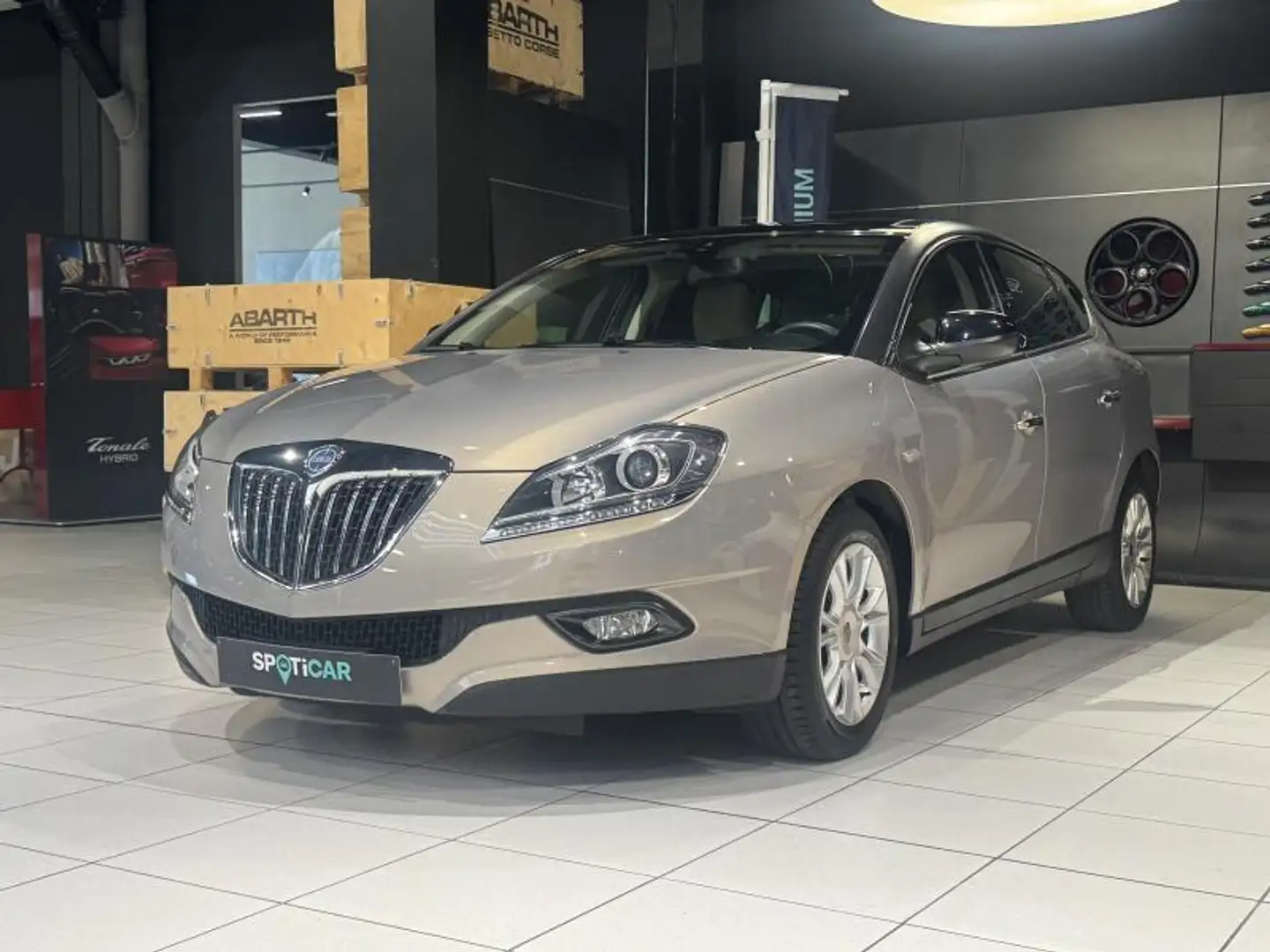Lancia Delta Perla Auriu - 1
