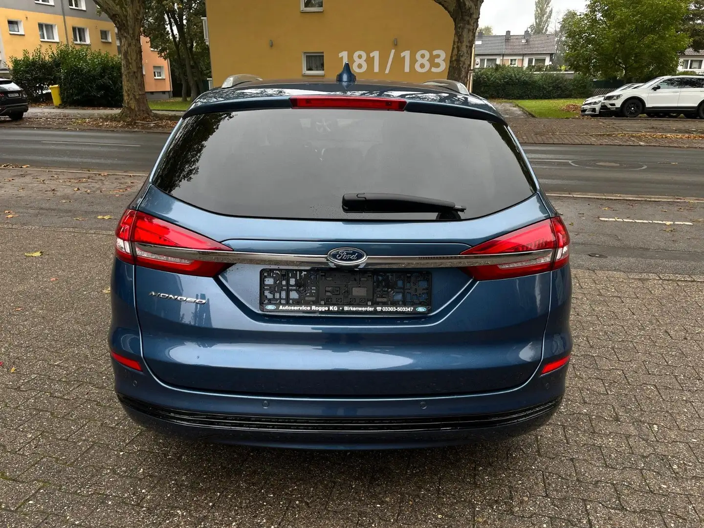 Ford Mondeo Turnier Titanium*SHZ V&H*KAM*NAV*TEMP*1.H Blau - 2