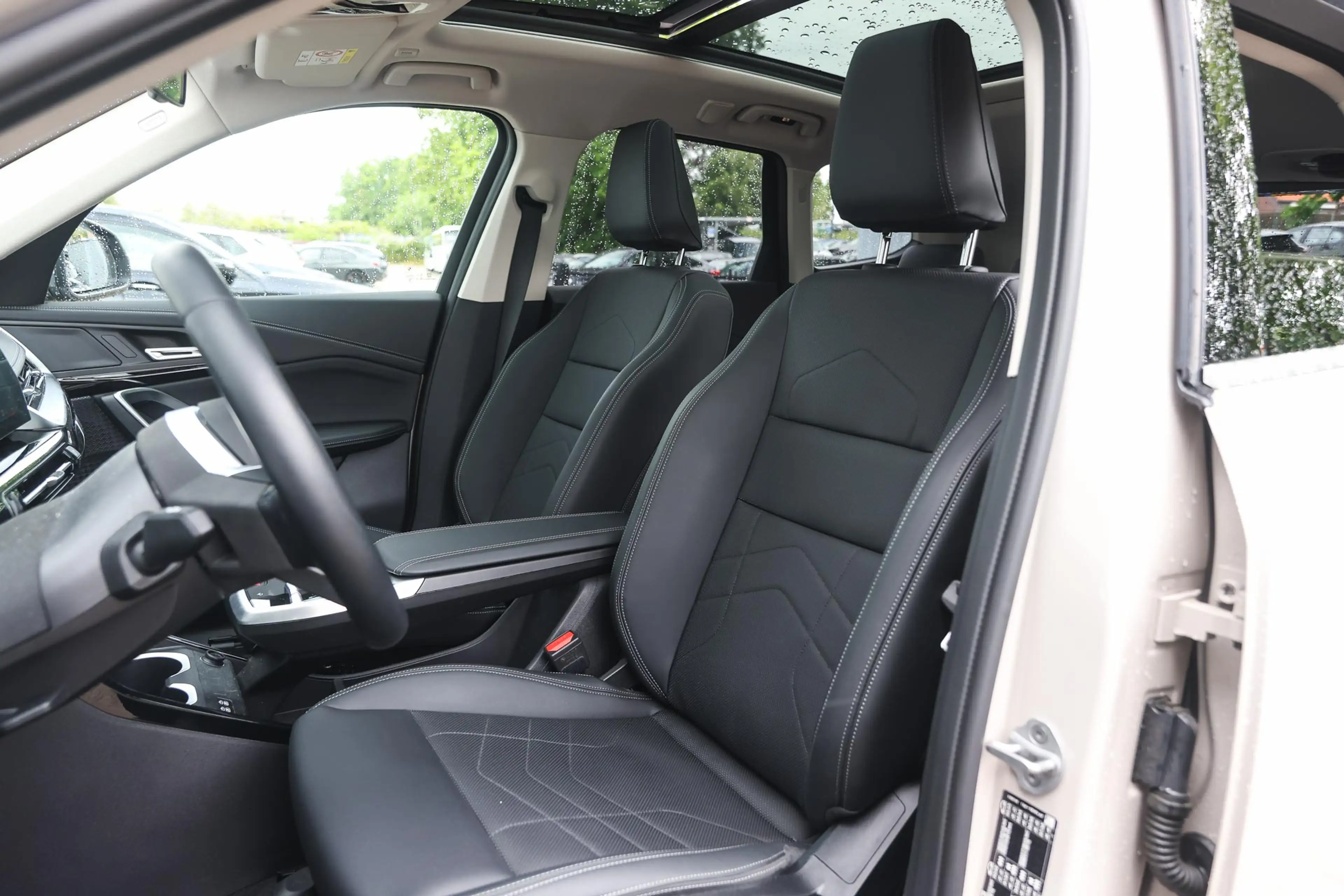 BMW iX1 eDrive20 xLine / Trekhaak / Panoramadak / Stoelver — photo 13