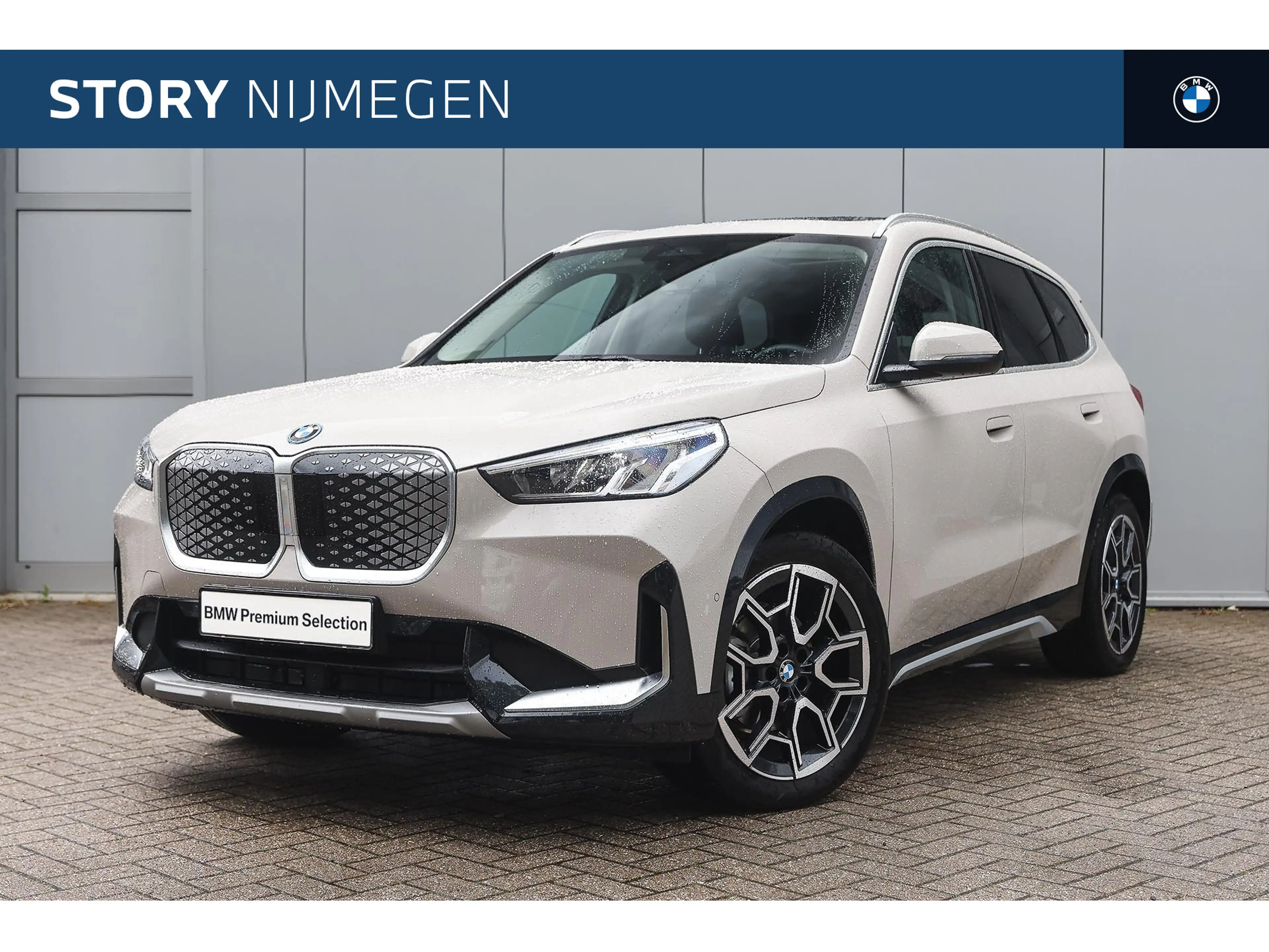 BMW iX1 eDrive20 xLine / Trekhaak / Panoramadak / Stoelver