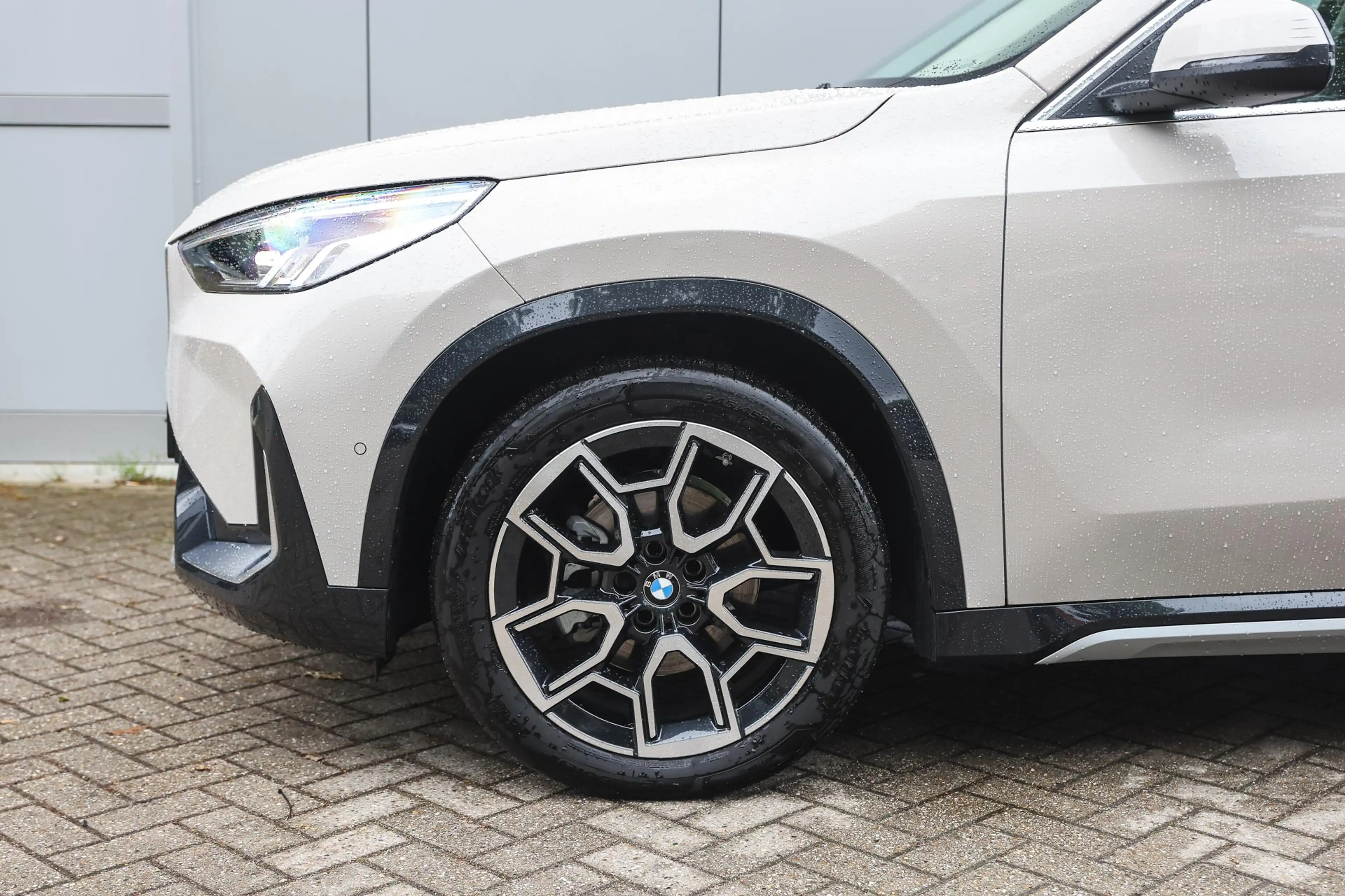 BMW iX1 eDrive20 xLine / Trekhaak / Panoramadak / Stoelver — photo 5