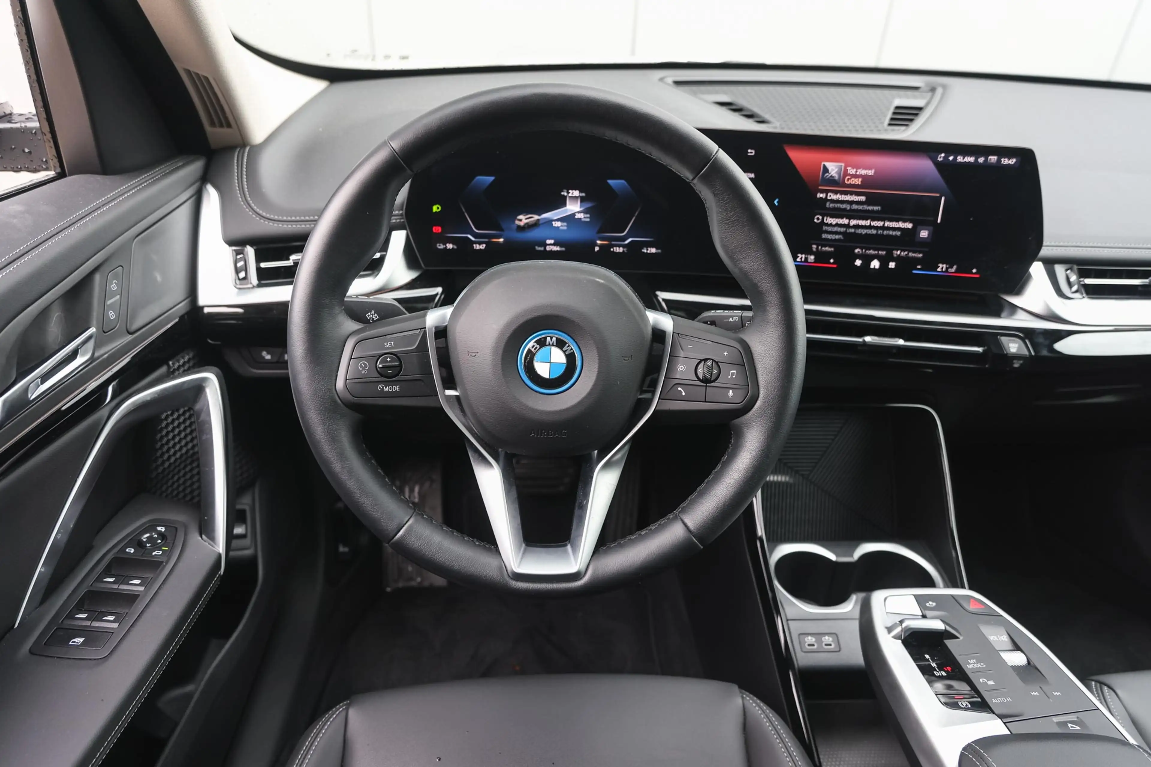 BMW iX1 eDrive20 xLine / Trekhaak / Panoramadak / Stoelver — photo 3