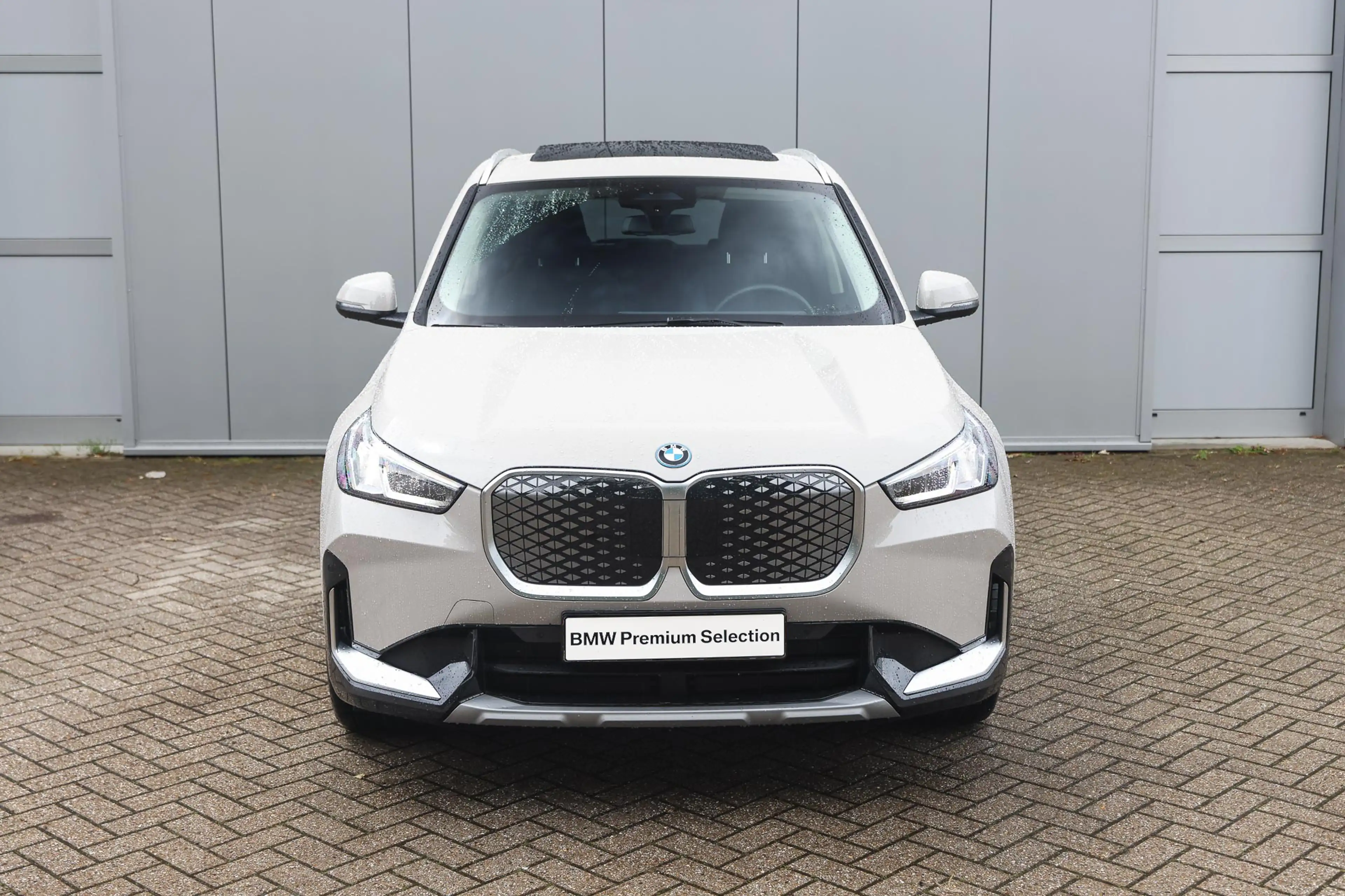 BMW iX1 eDrive20 xLine / Trekhaak / Panoramadak / Stoelver — photo 6