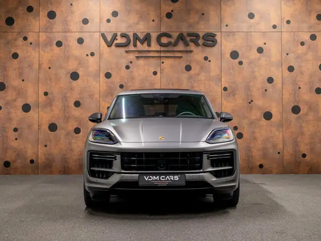 Porsche Cayenne view 8