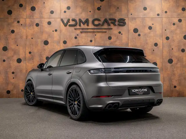Porsche Cayenne view 3