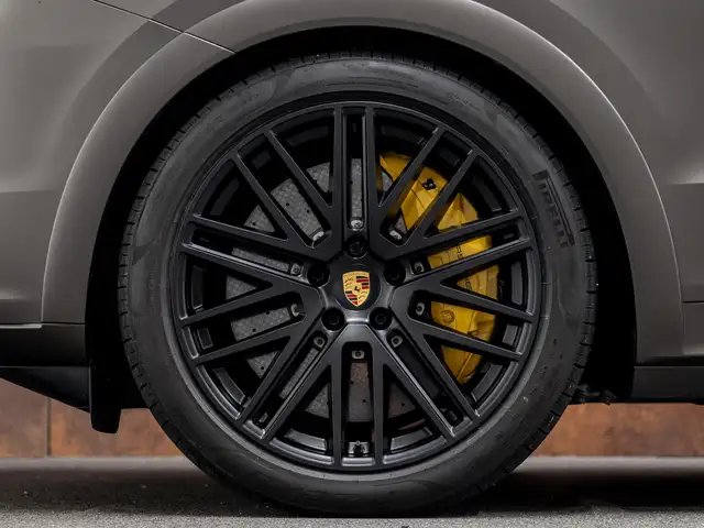 Porsche Cayenne view 15
