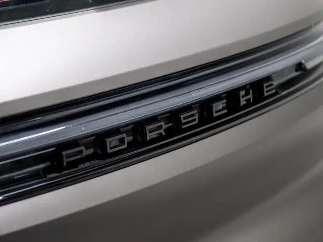 Porsche Cayenne view 10