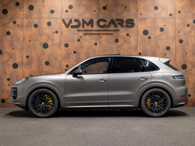 Porsche Cayenne view 2